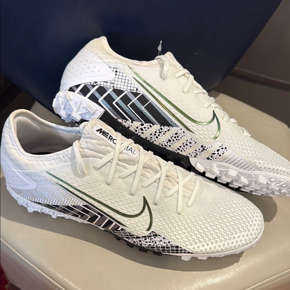 Nike White and Black and multicolor Mercurial Soccer Cleats new men’s size ⚽️
